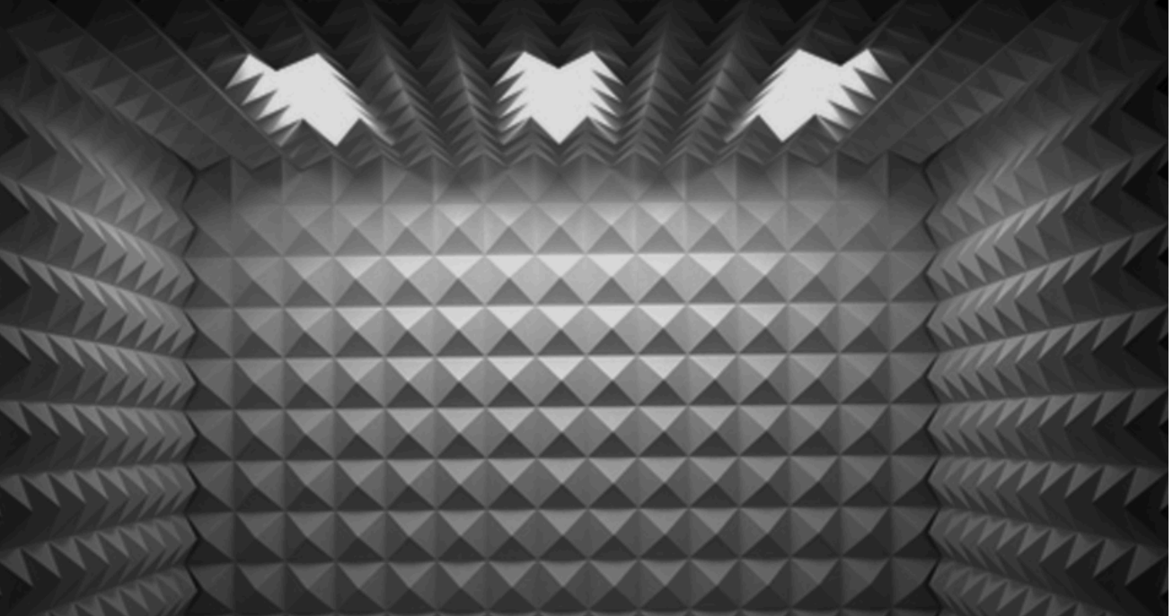 Percer la chambre d'écho de la recommandation pour stimuler la découvrabilité et l'exportation des enregistrements sonores : analyse de la relation entre les métadonnées enrichies et l'écoute globalisée en streaming.